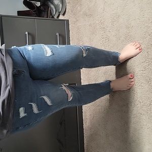 Destroyed skinny jeans